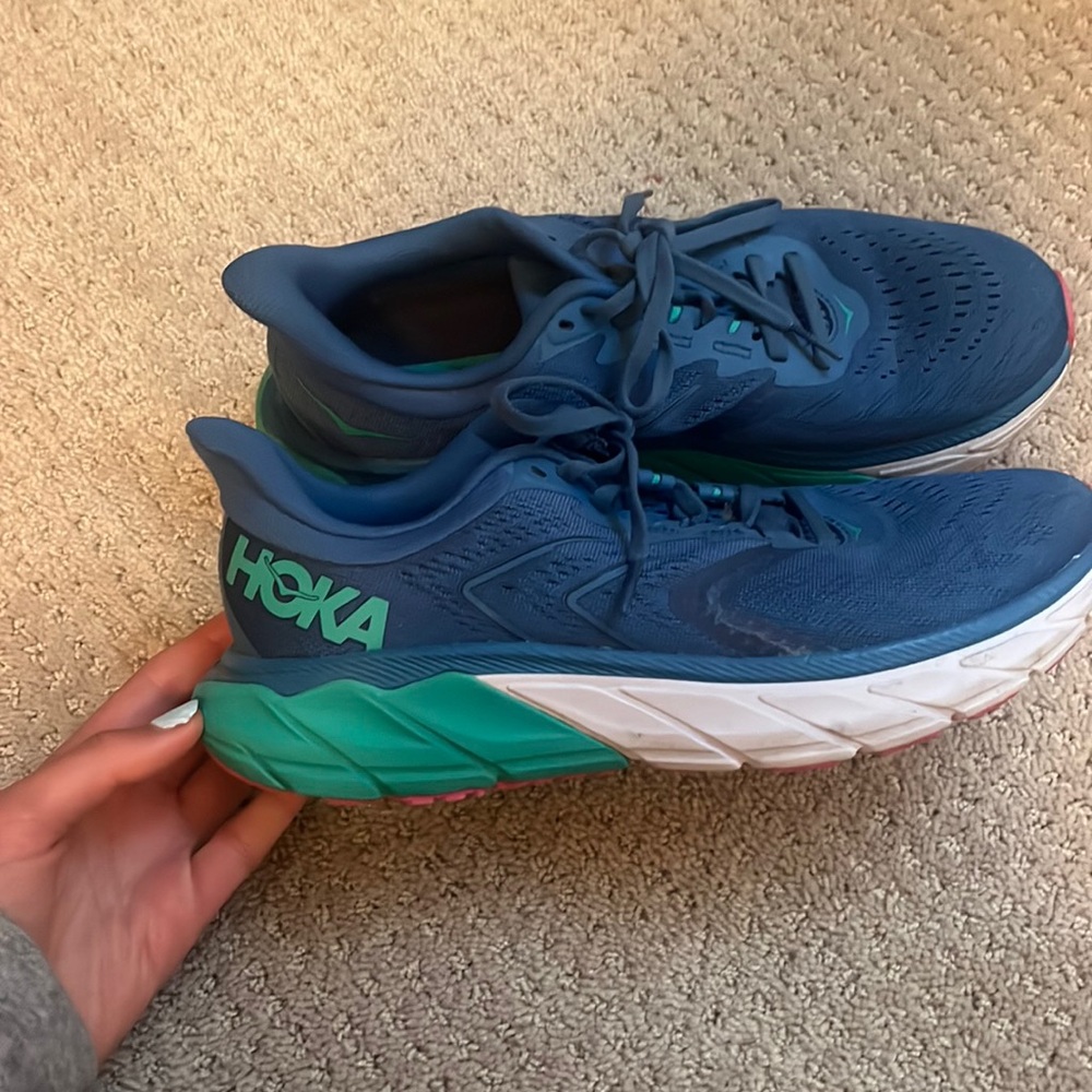 BARELY WORN HOKA ARAHI size 8